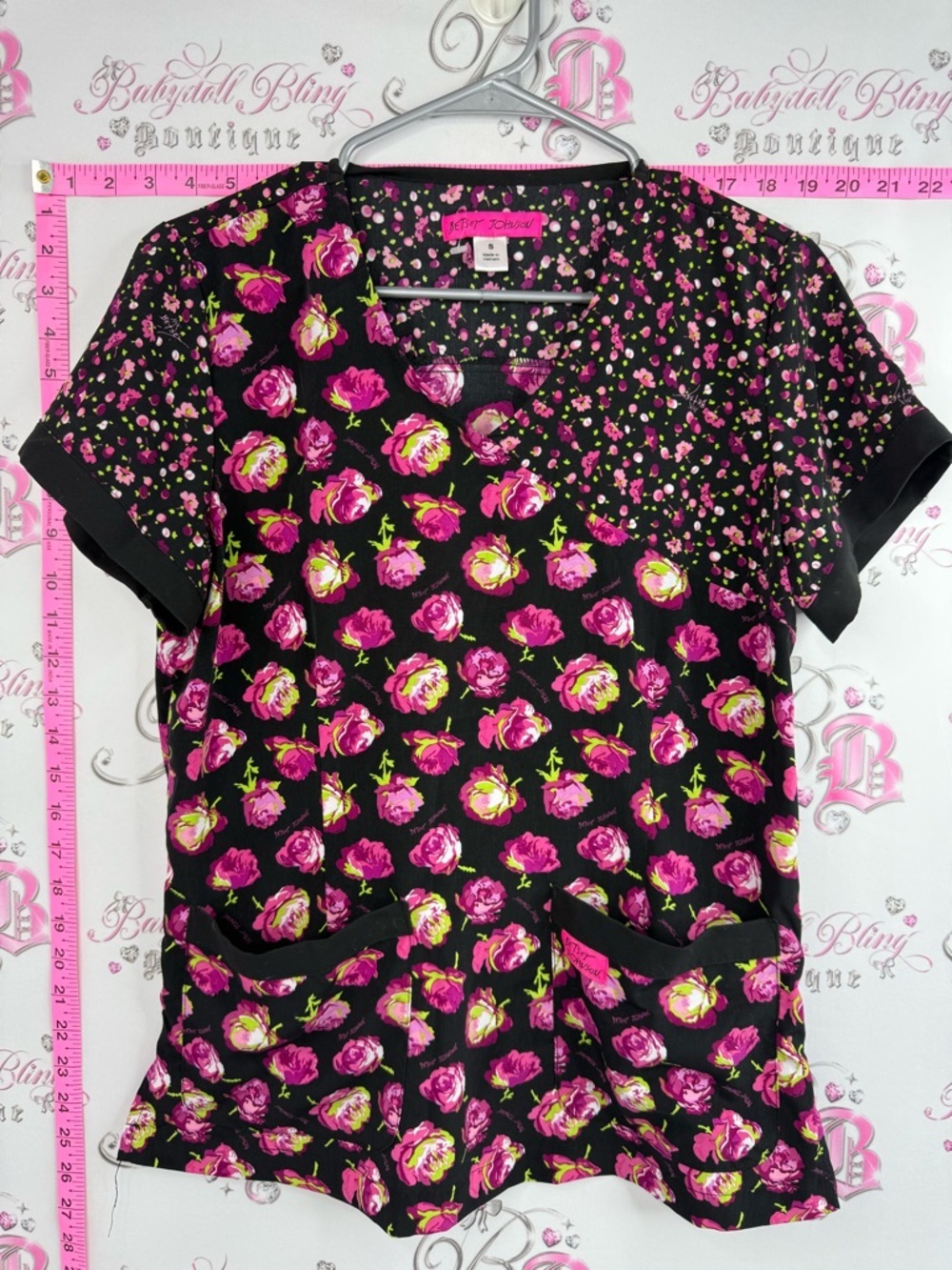 Betsey Johnson scrub top Black Short-Sleeve Floral V-Neck Top in Pink and Green